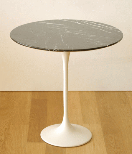 エーロ・サーリネンがデザインしたチューリップコーヒーテーブル（天板ブラックの大理石）