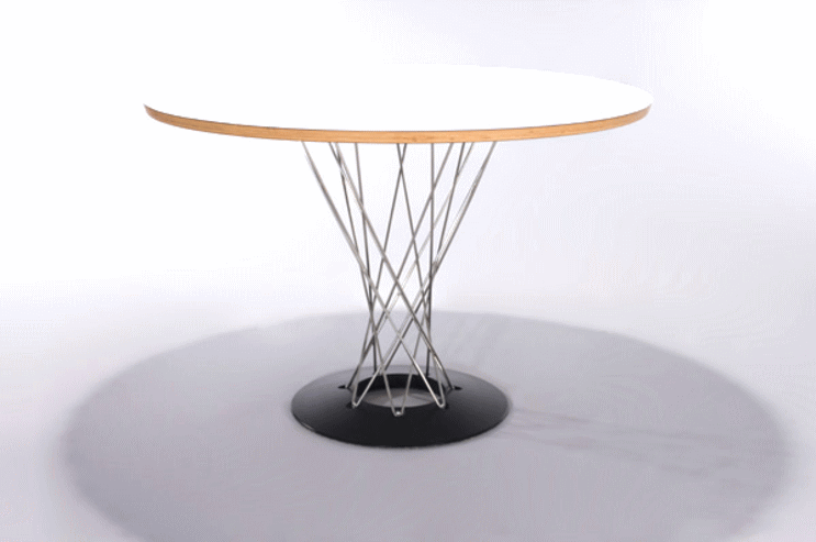 イサム・ノグチがデザインしたサイクロンテーブルのホワイト