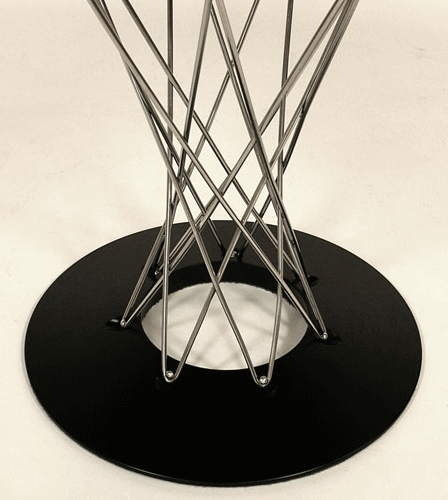 イサム・ノグチがデザインしたサイクロンテーブルの支柱のディテール