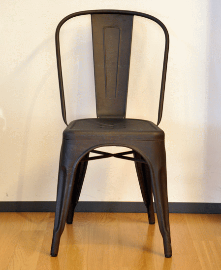 グザビエ・ポシャールがデザインしたAチェア（A-Chair）もしくはマリーンチェア（Marine chair）コーヒー色の正面