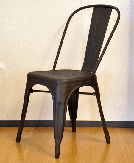 グザビエ・ポシャールがデザインしたAチェア（A-Chair）もしくはマリーンチェア（Marine chair）コーヒー色の前方