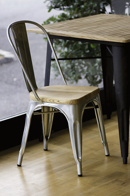 グザビエ・ポシャールがデザインしたAチェア（A-Chair）もしくはマリーンチェア（Marine chair）座面ウッド