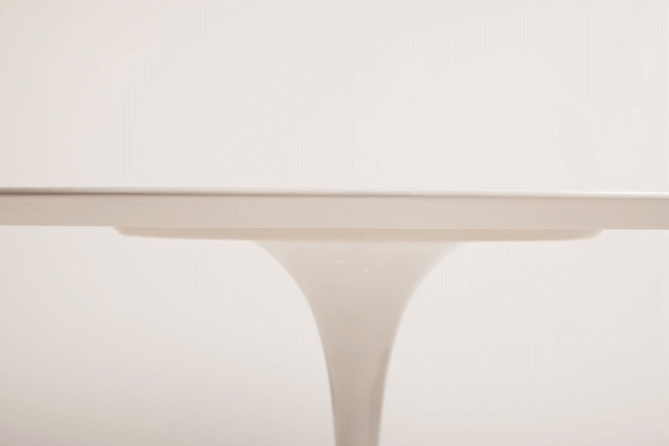 エーロ・サーリネンのチューリップダイニングテーブルφ120のディテール（イタリア製）