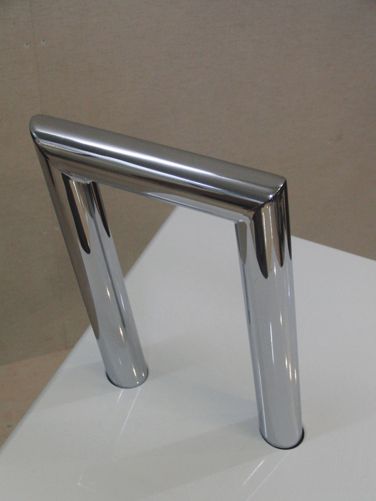 アイリーン・グレイのオケショナル四角形サイドテーブルの天板とフレーム（イタリア製）